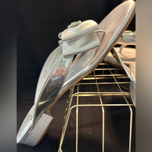 BRIGHTON ‘NELL’ SILVER METALLIC LEATHER BOW SANDAL w/Crystal Accent Sz. 7 - Picture 7 of 12